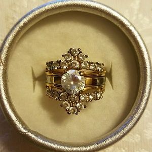 Gently used, sz 7 CZ wedding rings, slide together